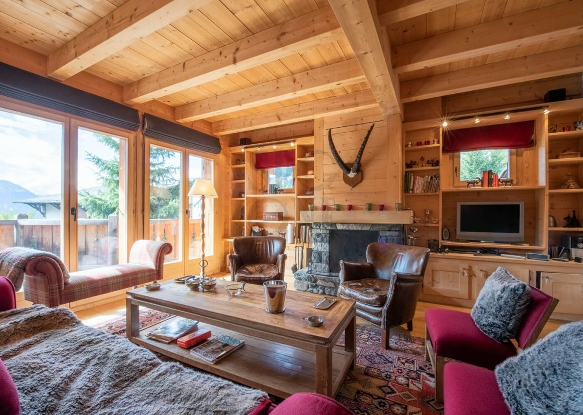 A real ski-in ski-out, this chalet sought-after location