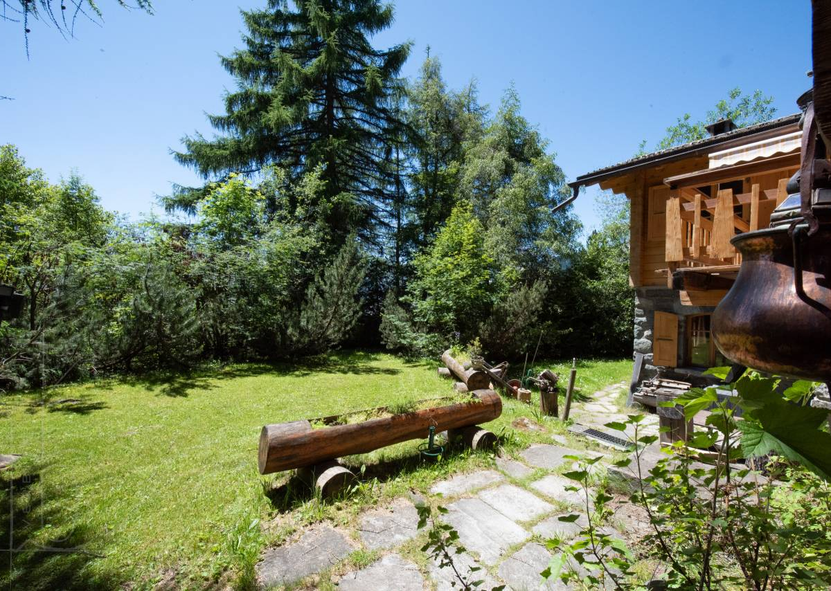 Situé au cœur de Verbier, ce chalet se dresse dans une nature intacte 